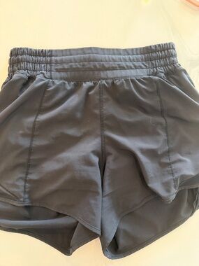 Lululemon hotty hot 4 inch size 4 high rise black